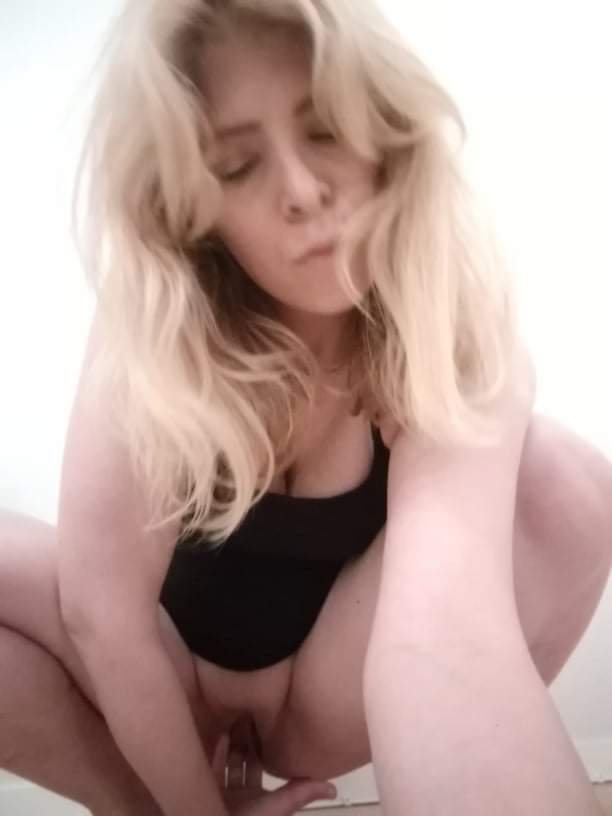 Escort blonde #d7aETP3S