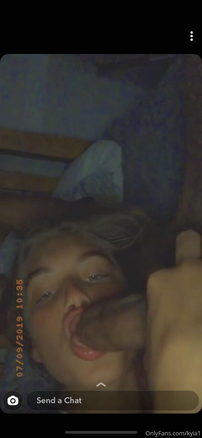 Girlfriend Sucks Huge Cock #HpeZl3ek