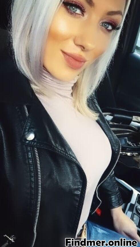 Milf in Leather #87URc7oP