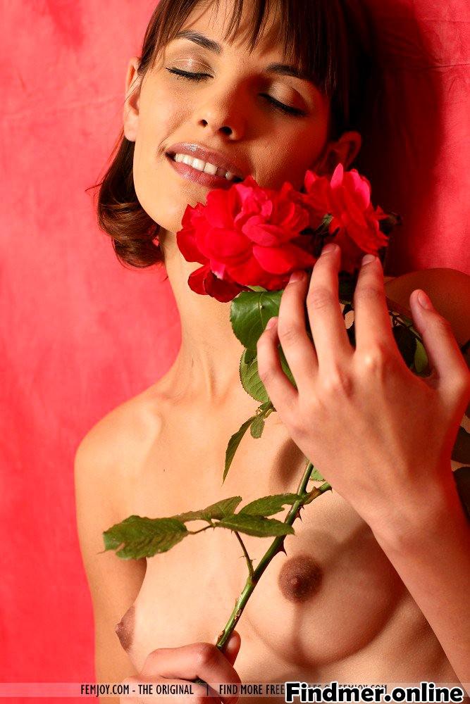 &nbsp;Platinum Brunette Proxy! The small titted girl Demi Nubiles is passionately posing with the red ros #rQ2LJWTR